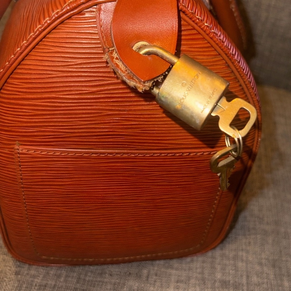 Louis Vuitton Speedy 25 Epi Leather in Kenyan Fawn - Picture 5 of 10